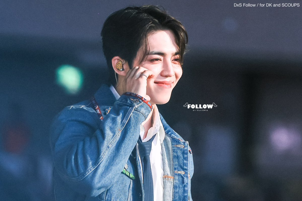DKxSCOUPSfollow's tweet photo. 260621 CARAT LAND

Happy Virus 🌸

#에스쿱스 #SCOUPS #최승철 #승철 #エスクプス #崔勝哲
#세븐틴  #SEVENTEEN https://t.co/QOnoM8ORGm