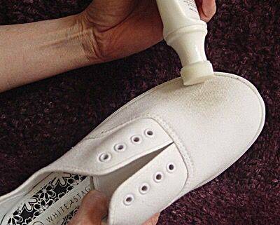 Devi_HQ's tweet photo. #SaturdayThrowback
Back in the day, our #sandshoes #takkies were whitewashed with this "polish."
Some brands caked and your shoes cracked.
Literally.
That's when most of us went back to good old #greensoap. https://t.co/f2MYRE3JrZ