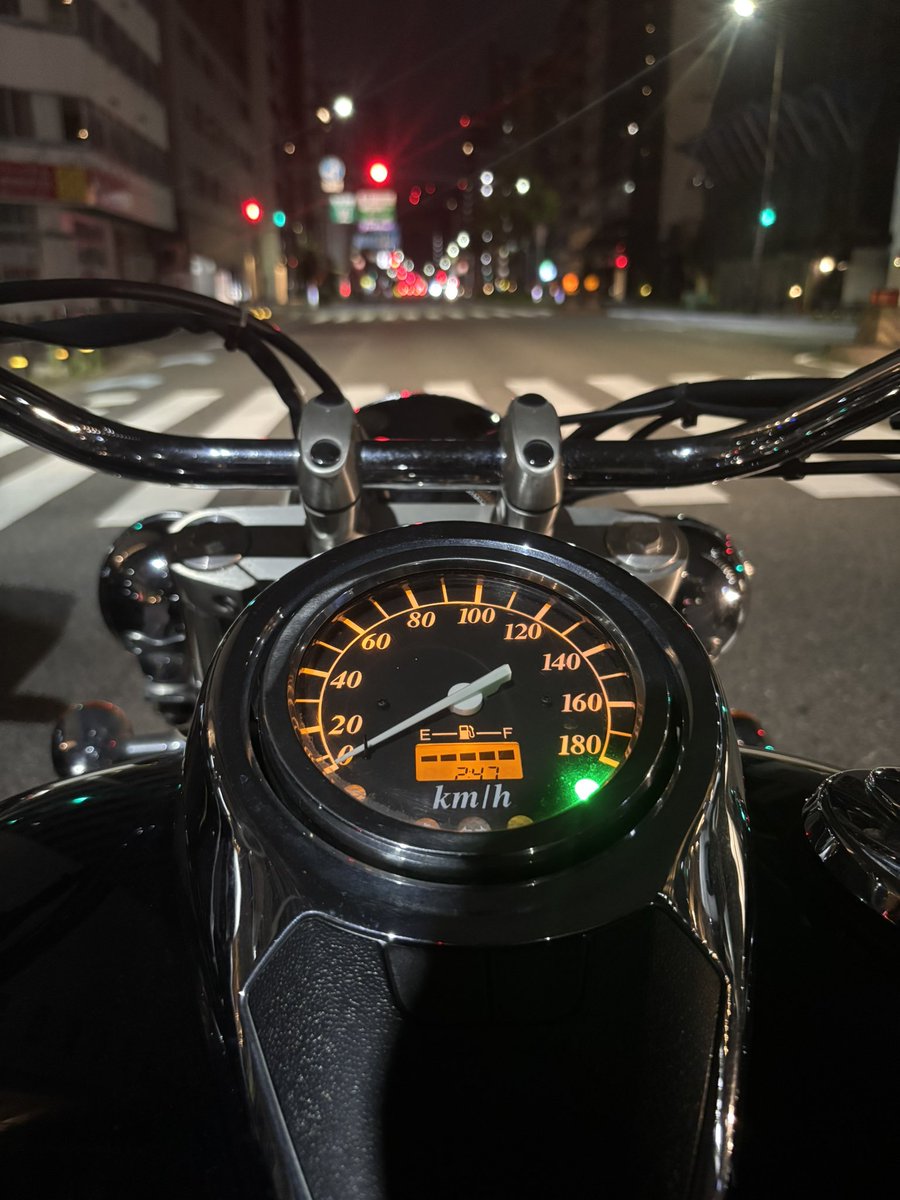 lespaulPlayer_'s tweet photo. 夜のナイツーのこの運転席好きやねんな https://t.co/huQ5WOO1Tq