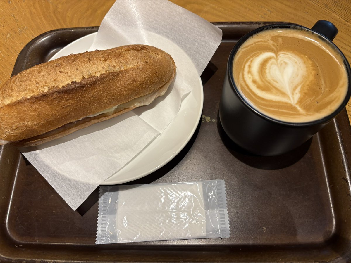 wasabi7700's tweet photo. 船橋に戻って、スターバックスリザーブでお昼ごはん。
#お昼ごはん https://t.co/MTvODHzPSp
