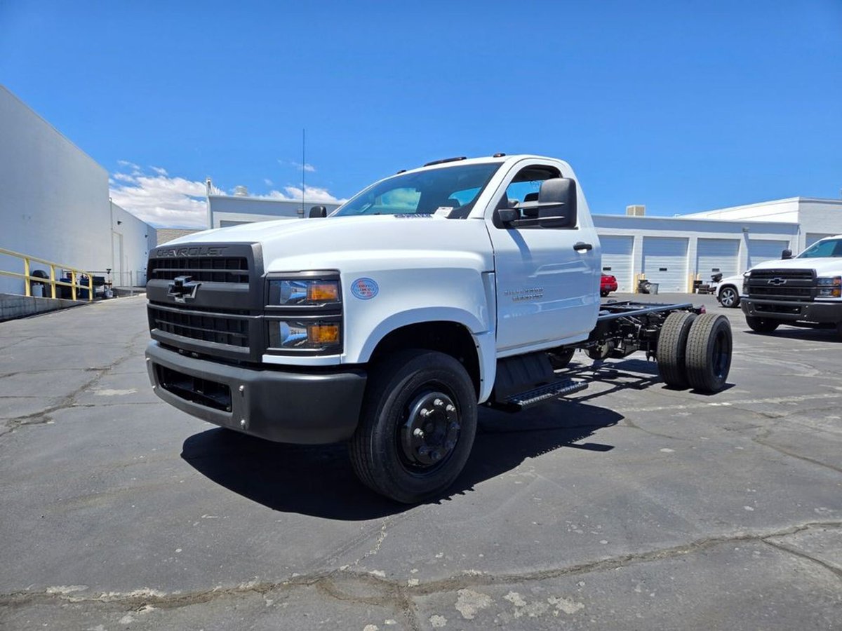 SamH_702's tweet photo. 2024 Chevrolet Silverado 6500HD B2041 
 Check out our new inventory: https://t.co/F7BeZxGhSX 

Powered by Glo3D 
 #2024, #Chevrolet, #Silverado6500HD, #newCar, #FairwayChevrolet https://t.co/ic4RkuMhYQ