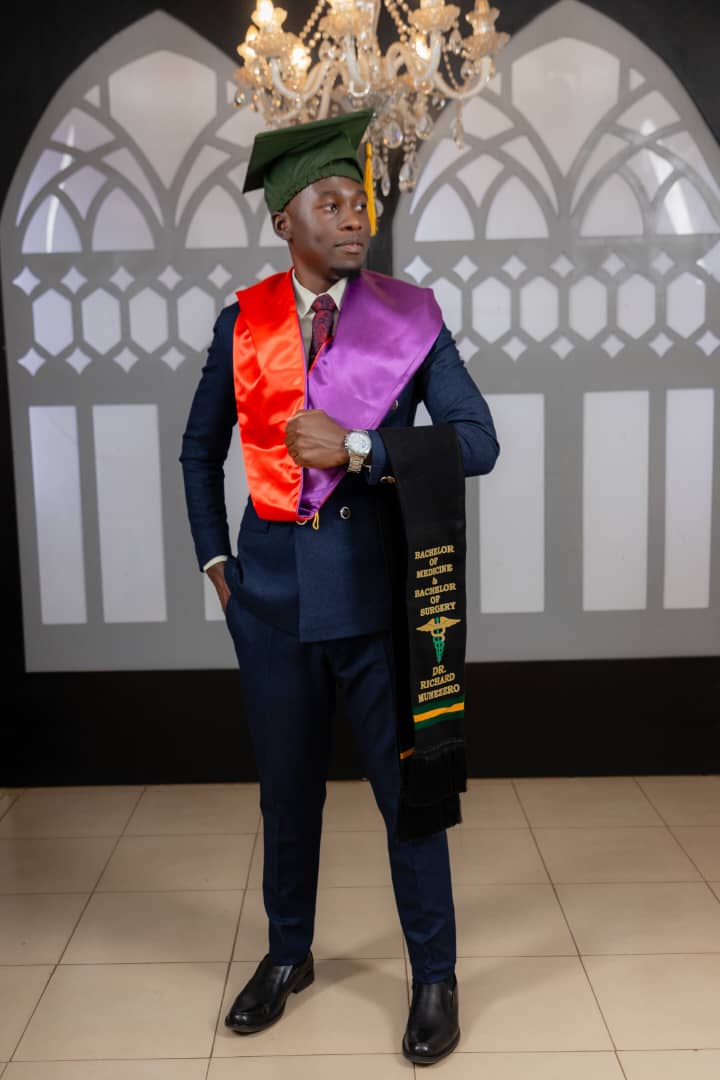 MunRichards's tweet photo. Degree bagged, MBChB ✅ 
Next on the agenda is a paid internship 
#payallmedicalinterns
@MinofHealthUG @GovUganda @mofpedU https://t.co/Mseqnp0yFM