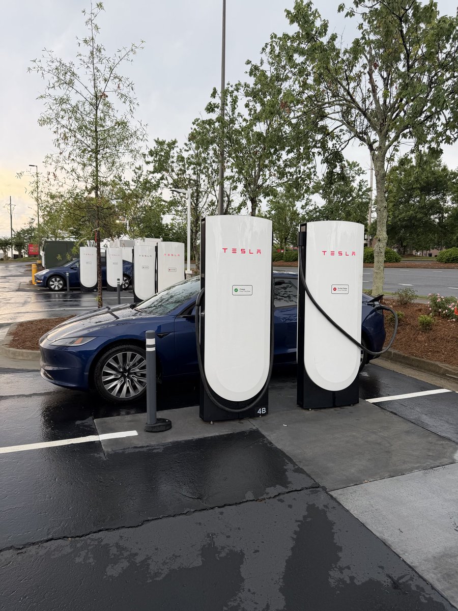 jfinchatl's tweet photo. @TeslaCharging Also a new supercharger location (16 stalls - 325kw) opened up near me today in Alpharetta, Ga! https://t.co/wg9K5sfvRL