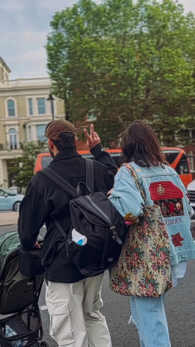 rcbian_fever's tweet photo. Virushka in the London streets. 🫶🏻❤️ https://t.co/ffPL903kvQ