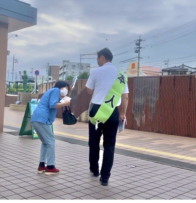 shimonokosuke's tweet photo. 今朝は、6時30分から小説家の江戸川乱歩さん出身の名張市からスタート（写真　名張駅東口江戸川乱歩さんの銅像前）
早朝から多くの皆様にお声掛け頂きありがとうございました。

#しもの幸助
#三重２区
#近鉄名張駅 https://t.co/gTRPy5tZ9P