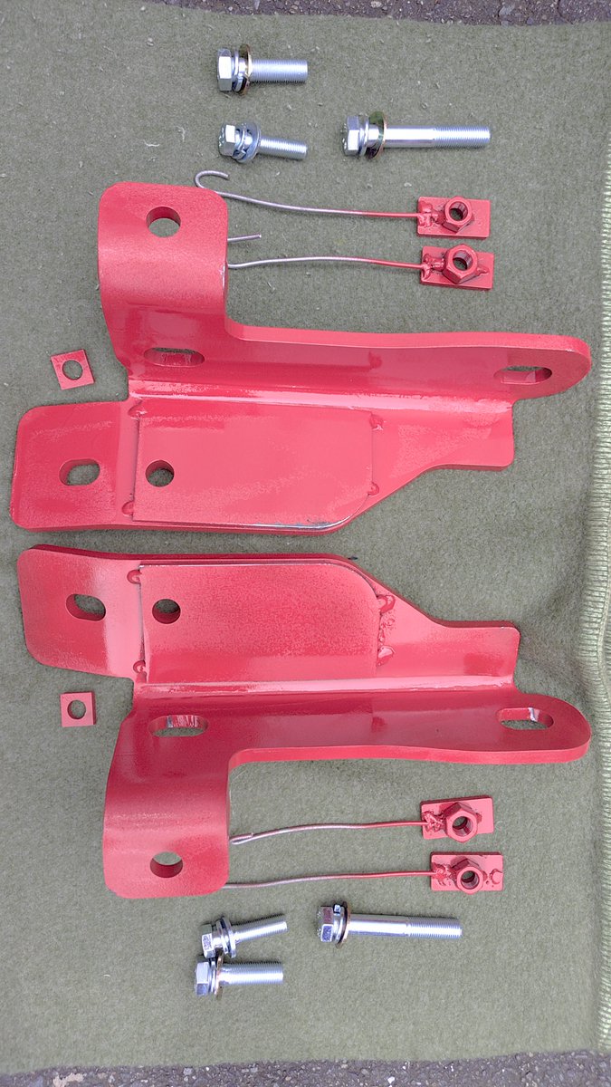 s61277's tweet photo. (たぶん)国内初導入！
#JWB_CUSTOMS より輸入の #TDA4W #エスクード 用フロント牽引フック！

実はもう1セットあるので、気が向いたらヤフオクに出します。
原価を調べた上で、購入希望金額を直接ご連絡いただければ対応します。 https://t.co/fH6fGSC1ot