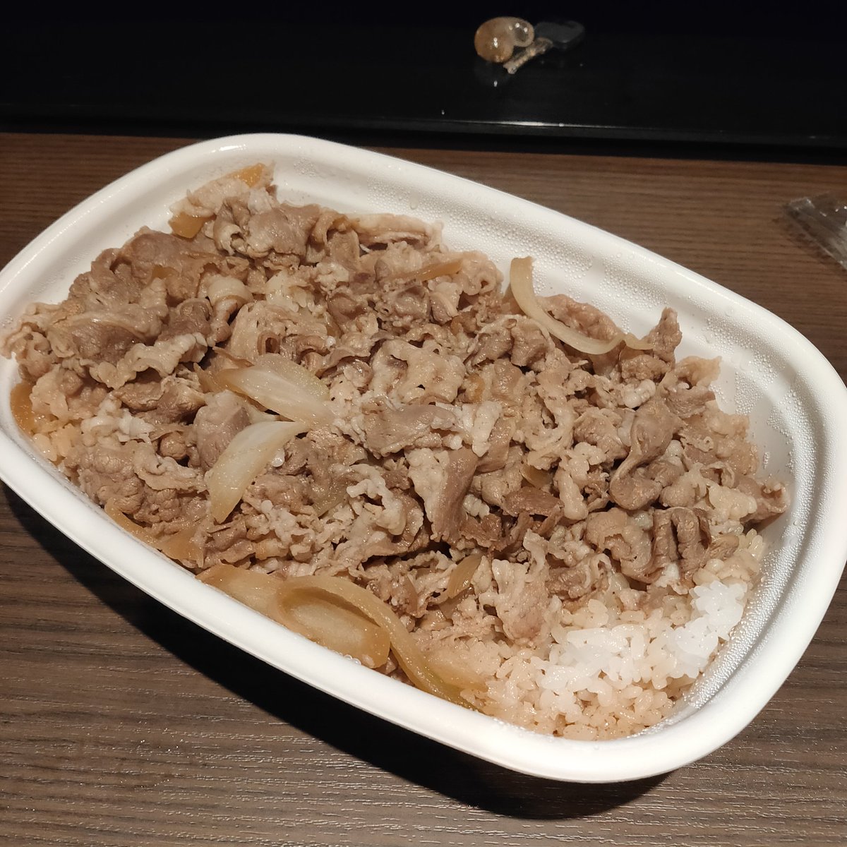 koich1599's tweet photo. #すき家 #牛丼 #メガ 🥃✨ https://t.co/RlInCsSBpW
