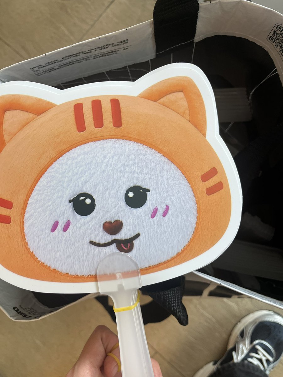 milklove_pao's tweet photo. 티켓 교환 부스 앞에서 나눔중입니다! https://t.co/wOc29Jc2Sj