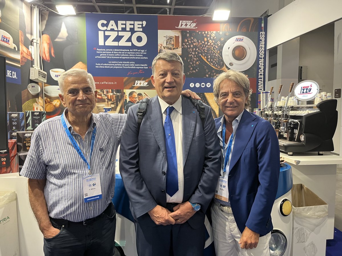 felicealfonsi's tweet photo. 🔵🔵🔵PADOVA !!🔵🔵🔵CONGRESSO UiL NAZIONALE!! 🔵🔵🔵Un caffè con FITEL!!!! https://t.co/28pPoURENv