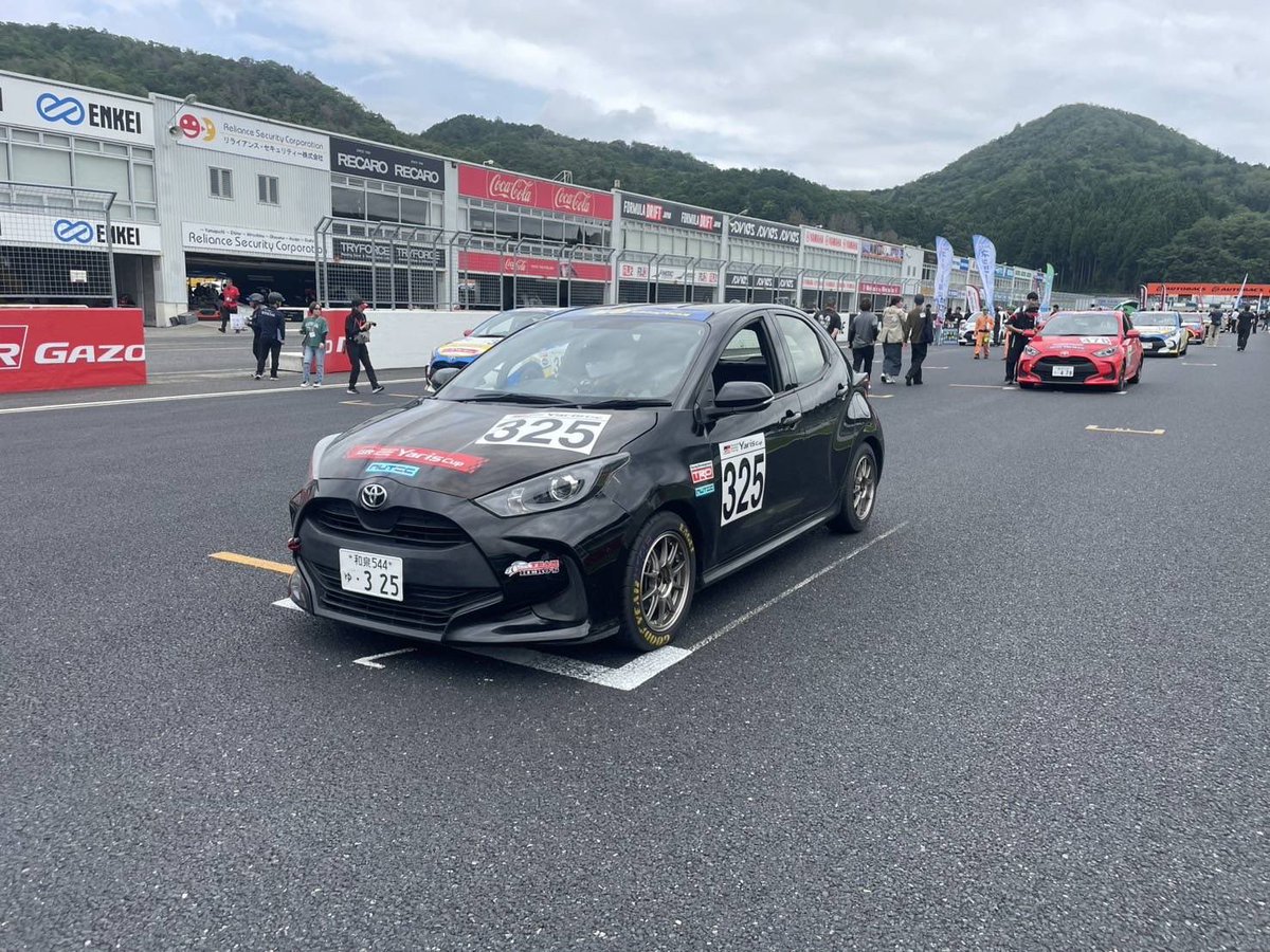 TRIALosaka's tweet photo. スタッフK今度は岡山国際で7位入賞‼️
予選でMTケースが割れてしまうというまさかのトラブルを乗り越えての7位😆
レースで心技体どんどん鍛えられてバージョンアップしてます🤩
おめでとう🎊
#TRIALOsaka
#ヤリスカップ
#岡山国際サーキット
#TRYFORCE https://t.co/OrFN55w1Ft