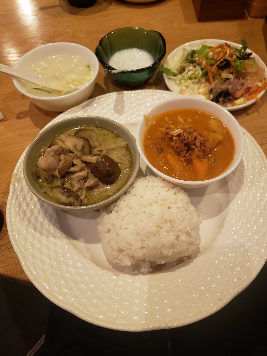 kozzy_chan's tweet photo. 仙台でお洒落にタイカレー2種🍛

アロイ～でコップンカー♪
(美味しくてありがとー) https://t.co/HqvuYlds10