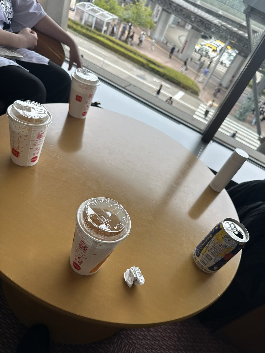 muumin0720's tweet photo. みんなで合流＼(^o^)／
外暑いので涼しい所で近況報告会😁 https://t.co/As0iYvH6gO
