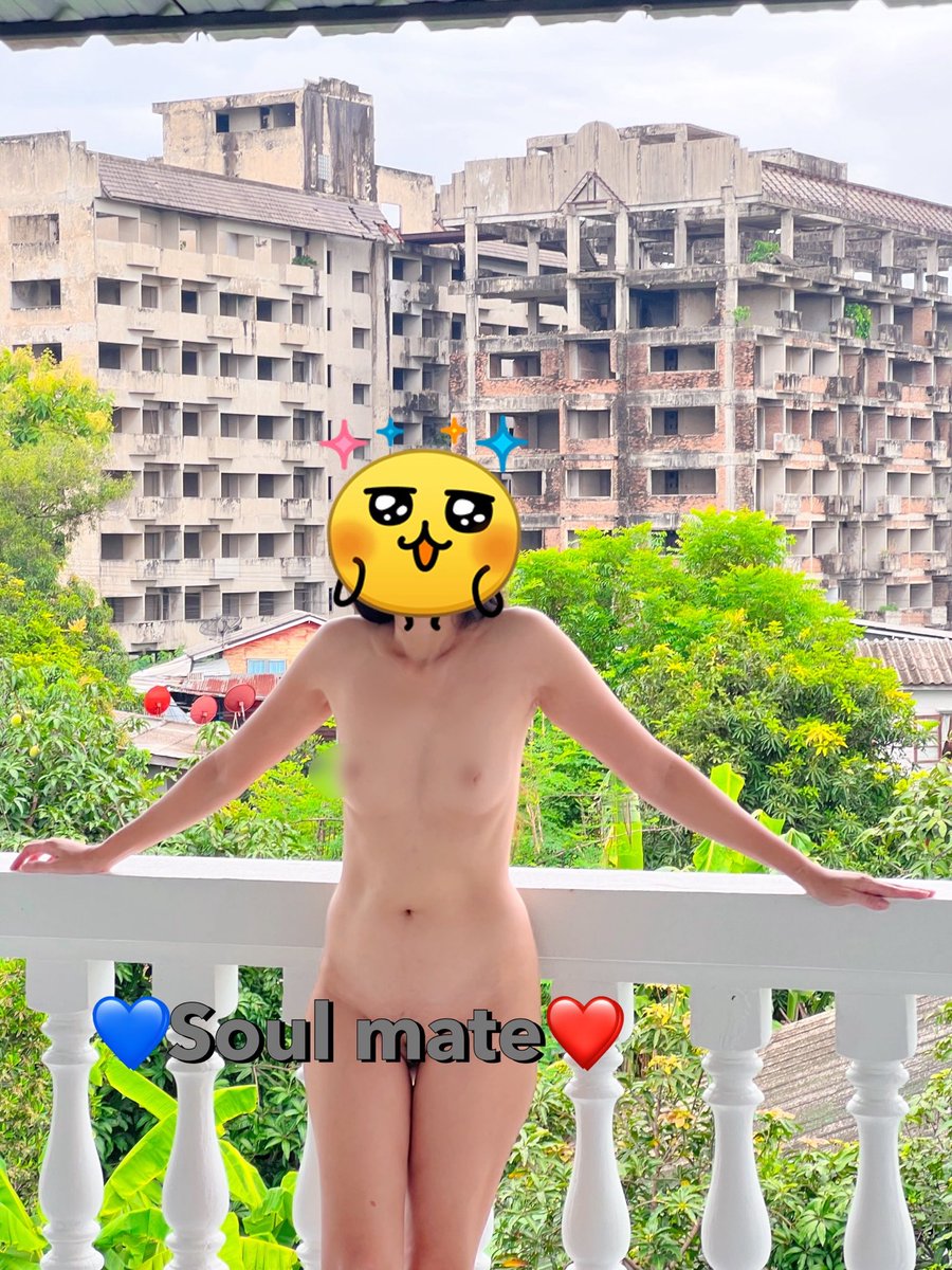 mayasecret11's tweet photo. ฝนตกตั้งแต่เช้า เสื้อผ้าไม่แห้งเลย 😉😉😉 #Outdoor #naked #naturist https://t.co/fDiuFoQdb0