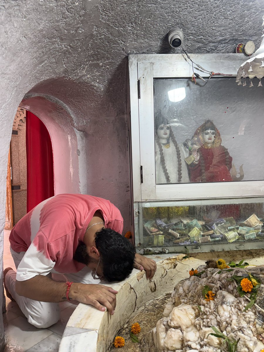 iamdsbossko's tweet photo. Blessed to seek the divine darshan of Buddha Amarnath Ji at the sacred temple in Mandi, Poonch. 🕉️🙏

May Lord Shiva bless everyone with peace, strength, good health, and prosperity.

ॐ नमः शिवाय 🔱
हर हर महादेव!

#BuddhaAmarnath #HarHarMahadev #OmNamahShivaya #Poonch https://t.co/HSgopsmYIU