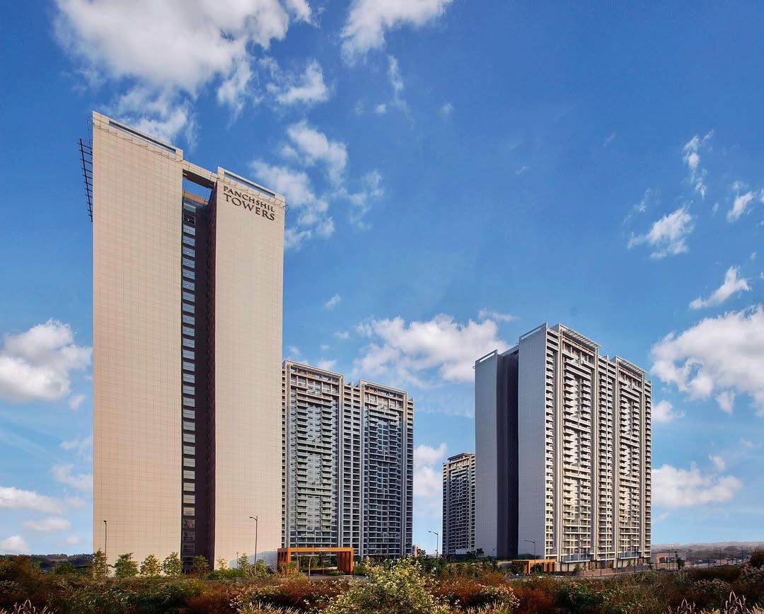 PuneDistrict's tweet photo. #Pune

Panchshil Towers, Wagholi! Where the rich of Pune East live. https://t.co/uPMWB3fbO1