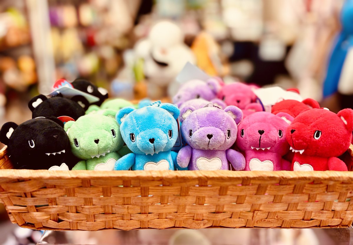 foo_shinada's tweet photo. 【入荷のお知らせ】
本日「ガブラブベア（全6色）」が入荷しました🧸

￥1,485（税込）
※10周年記念キャンペーン期間中は20％OFF✨️

◎シナダオンラインショップ（https://t.co/0OIAOKPjaO）にもお取り扱いがございますのでぜひご利用ください🛒 https://t.co/DWza7o9omH