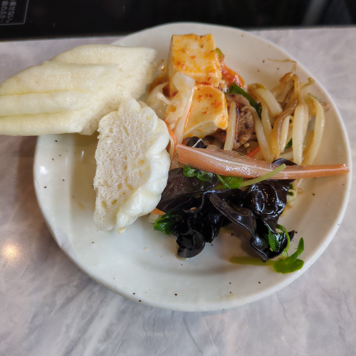 zeniyu84's tweet photo. #池袋　#ガチ中華
北口の四季海岸にて。ふらっと入ったけど、1000円ちょいで、1品＋おかず＋杏仁豆腐＋コーヒーのバイキング付き！うますぎ他っ https://t.co/axhQaYbA7d