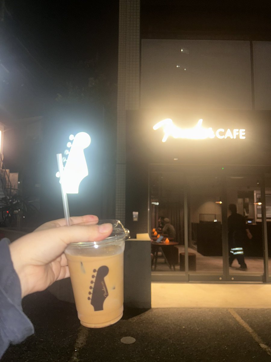 marina_ssgg's tweet photo. 下北にフェンダーカフェできてて神 https://t.co/0qNyYPaoRW
