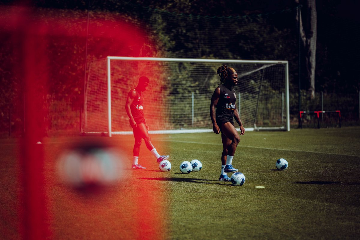 PiastGliwiceSA's tweet photo. Sobota #RazemNaObozie 📋

Poranny trening ☑
17:00 | #PIAFCB 🔜

Transmisję tego meczu będziecie mogli śledzić na profilu Piasta Gliwice w serwisie Facebook! 🎥 https://t.co/DxBLGKDT8Q