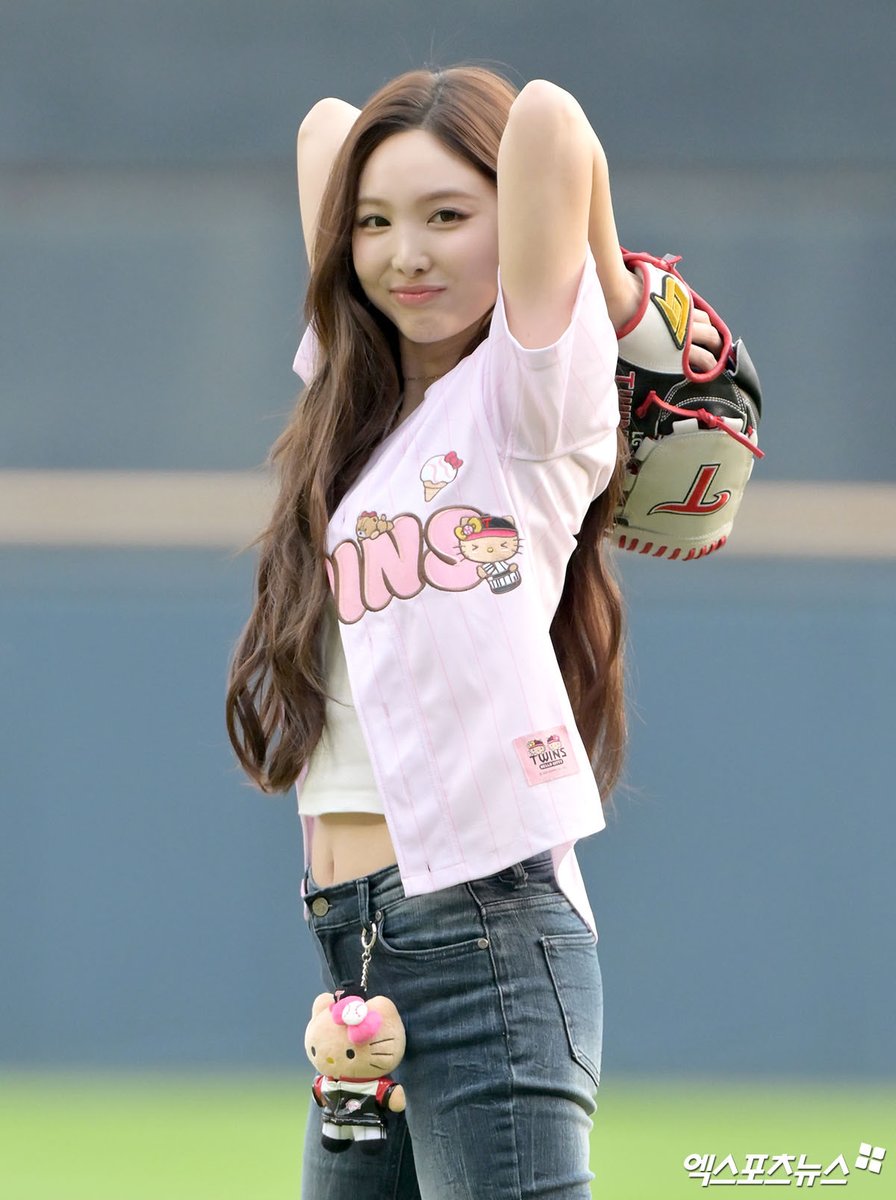 imnayeonarchive's tweet photo. she’s a pro https://t.co/MfZWCbGy3L