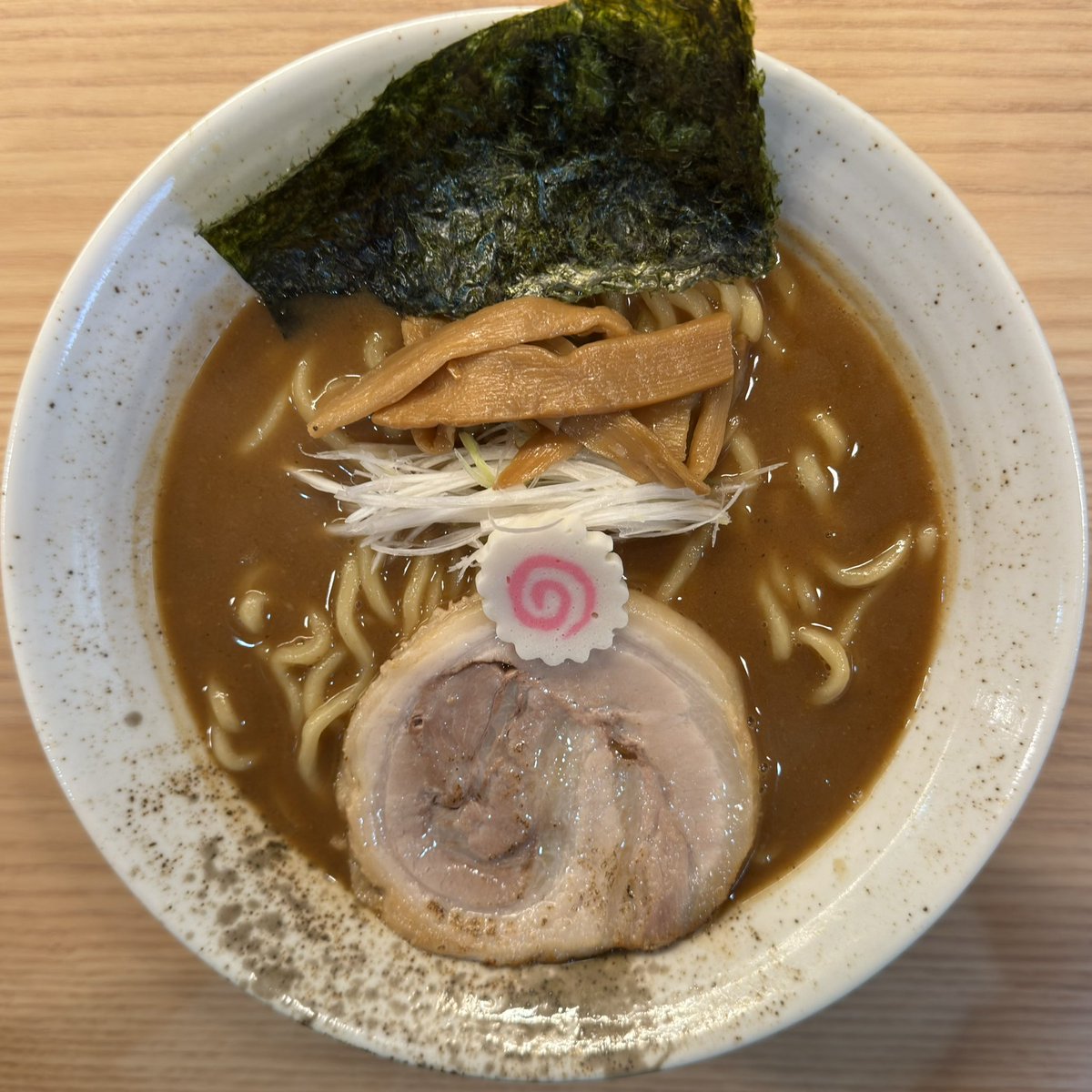 me_pera01's tweet photo. 濃厚中華そばつる縁さん@葛西

濃厚中華そば

㊗️開店

濃厚な豚骨魚介でストライクでした〜😋
とても美味しかったです、ごちそうさま https://t.co/BQUVeq7Vca