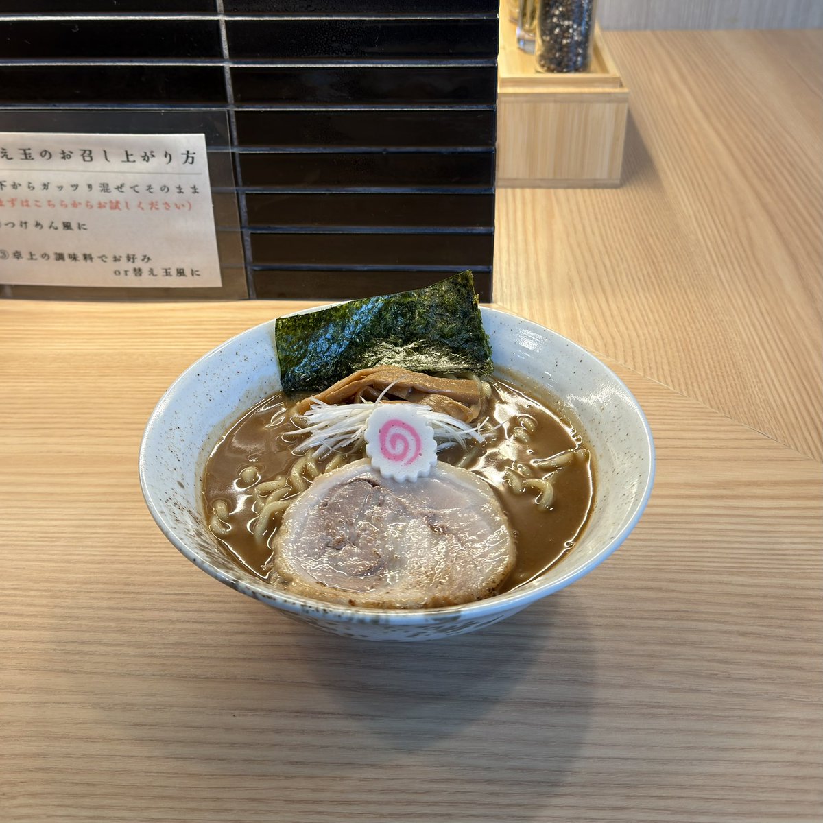 me_pera01's tweet photo. 濃厚中華そばつる縁さん@葛西

濃厚中華そば

㊗️開店

濃厚な豚骨魚介でストライクでした〜😋
とても美味しかったです、ごちそうさま https://t.co/BQUVeq7Vca
