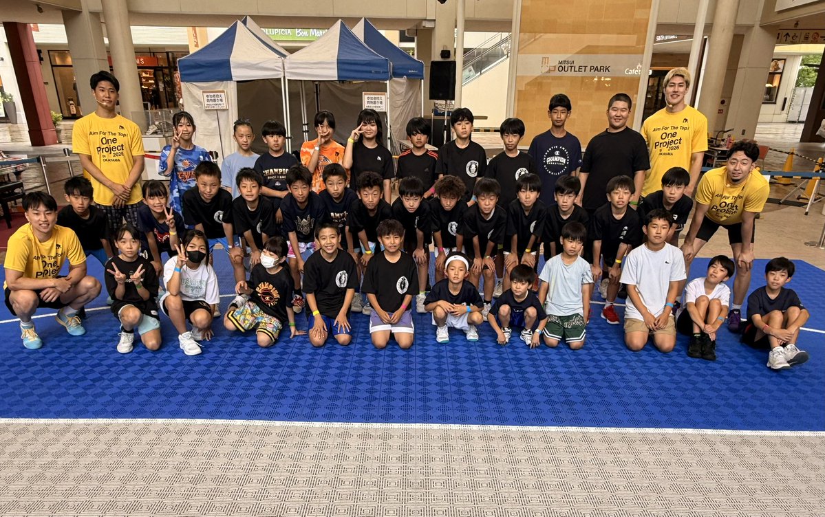 WILLfamily2010's tweet photo. ◤ONE PROJECT IN OKAYAMA◢
三井アウトレットパーク倉敷にて、岡山県出身のプロバスケ選手4名での小学生向けバスケット教室を行いました！🏀
あいにくの雨で、コートを縮小しての開催となりましたが、たくさんの方にご参加いただき、子どもたちの笑顔あふれる素敵な時間になりました☺️✨
@w_daiki12 https://t.co/WVgOCW0WGs