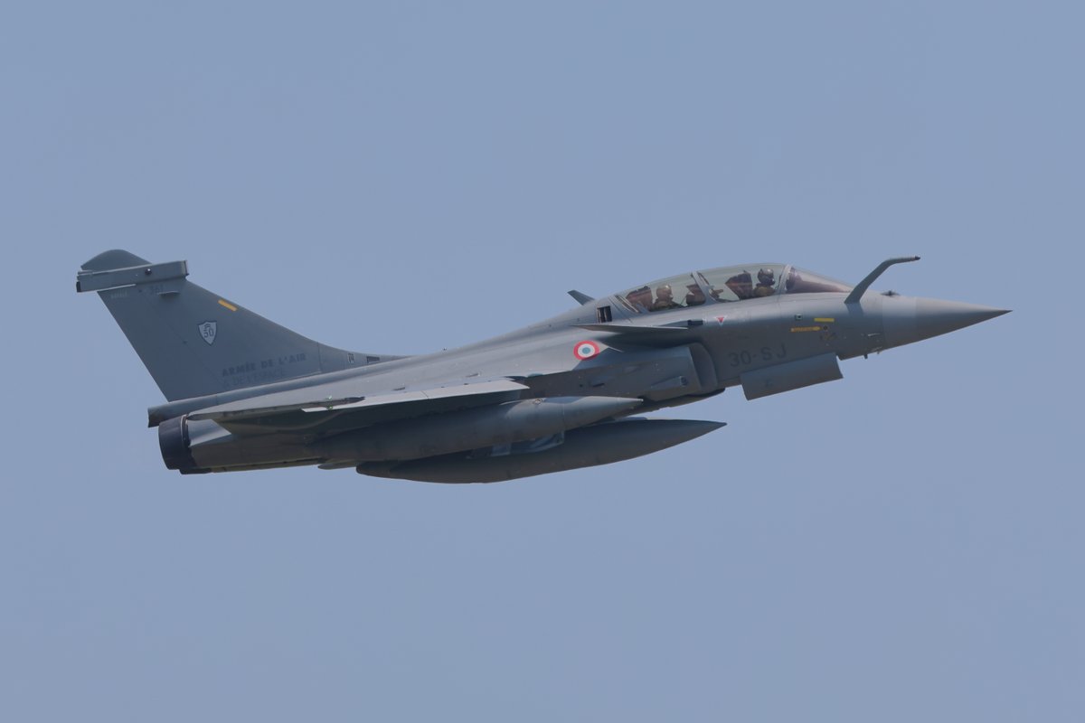 PhantomII81's tweet photo. 本日2026/07/04はフランスのラファールが初飛行した1986/07/04からちょうど40周年
もう40年も経つのですね

2024年には日仏共同訓練で百里へ飛来したことがありました
2024/07/20　百里基地にて
フランス航空宇宙軍第30航空団
1～2枚目
ラファールB (359/30-FZ)
3～4枚目
ラファールB (361/30-SJ) https://t.co/i4iiX00xdZ
