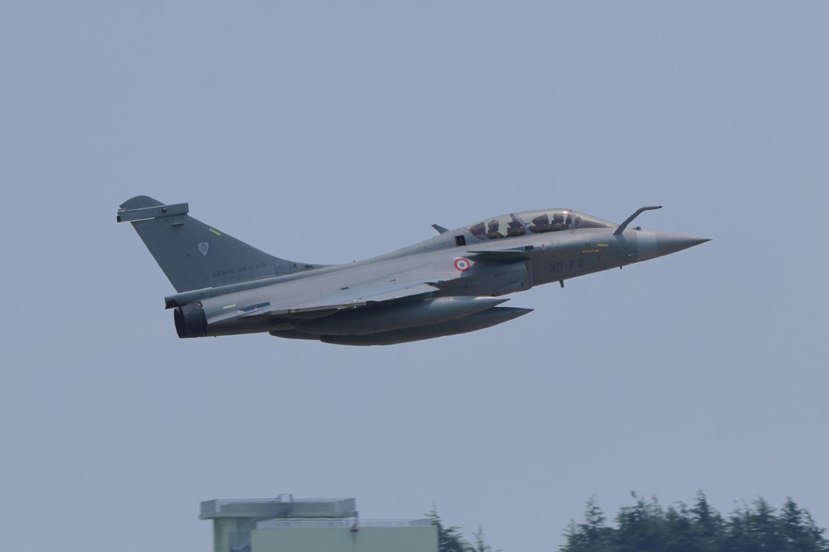 PhantomII81's tweet photo. 本日2026/07/04はフランスのラファールが初飛行した1986/07/04からちょうど40周年
もう40年も経つのですね

2024年には日仏共同訓練で百里へ飛来したことがありました
2024/07/20　百里基地にて
フランス航空宇宙軍第30航空団
1～2枚目
ラファールB (359/30-FZ)
3～4枚目
ラファールB (361/30-SJ) https://t.co/i4iiX00xdZ