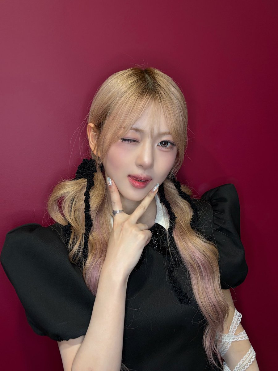 bbomi26's tweet photo. 260704 프롬
#AtHeart #앳하트 #BOME #봄 https://t.co/s2Cb8KJINV