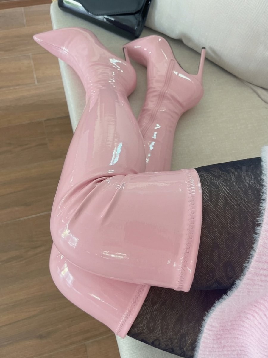 WorshipAlexa's tweet photo. You WILL relapse for My new boots https://t.co/8xAKp9Qjtt