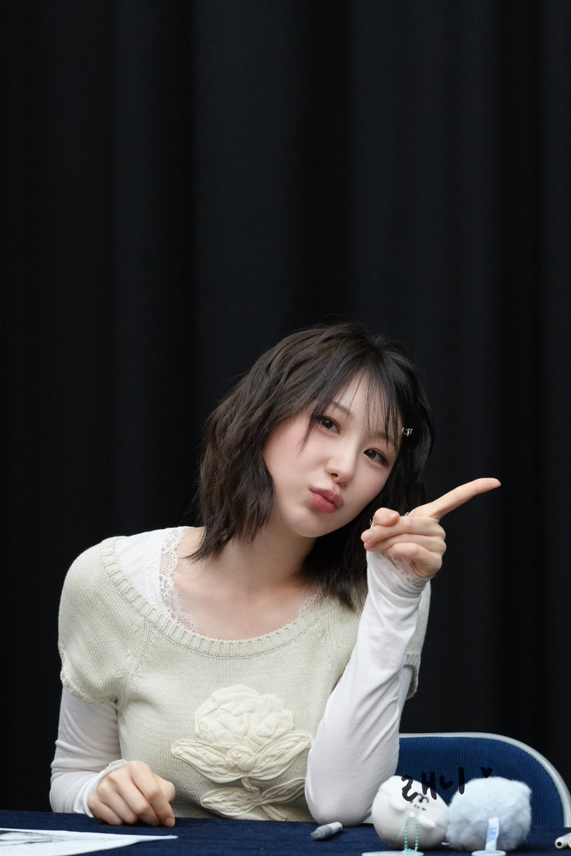 duuuannn's tweet photo. 20260704withmuu REPO
다시 한국에 와서 채연과 함께 여름을 보내러 왔어요
우리 함께 오래오래 걸어가요
10년 후에도 함께 있기를
#이채연 #LEECHAEYEON
#李彩演 #イチェヨン #여니왔어요 https://t.co/DdOFJ1X7PH