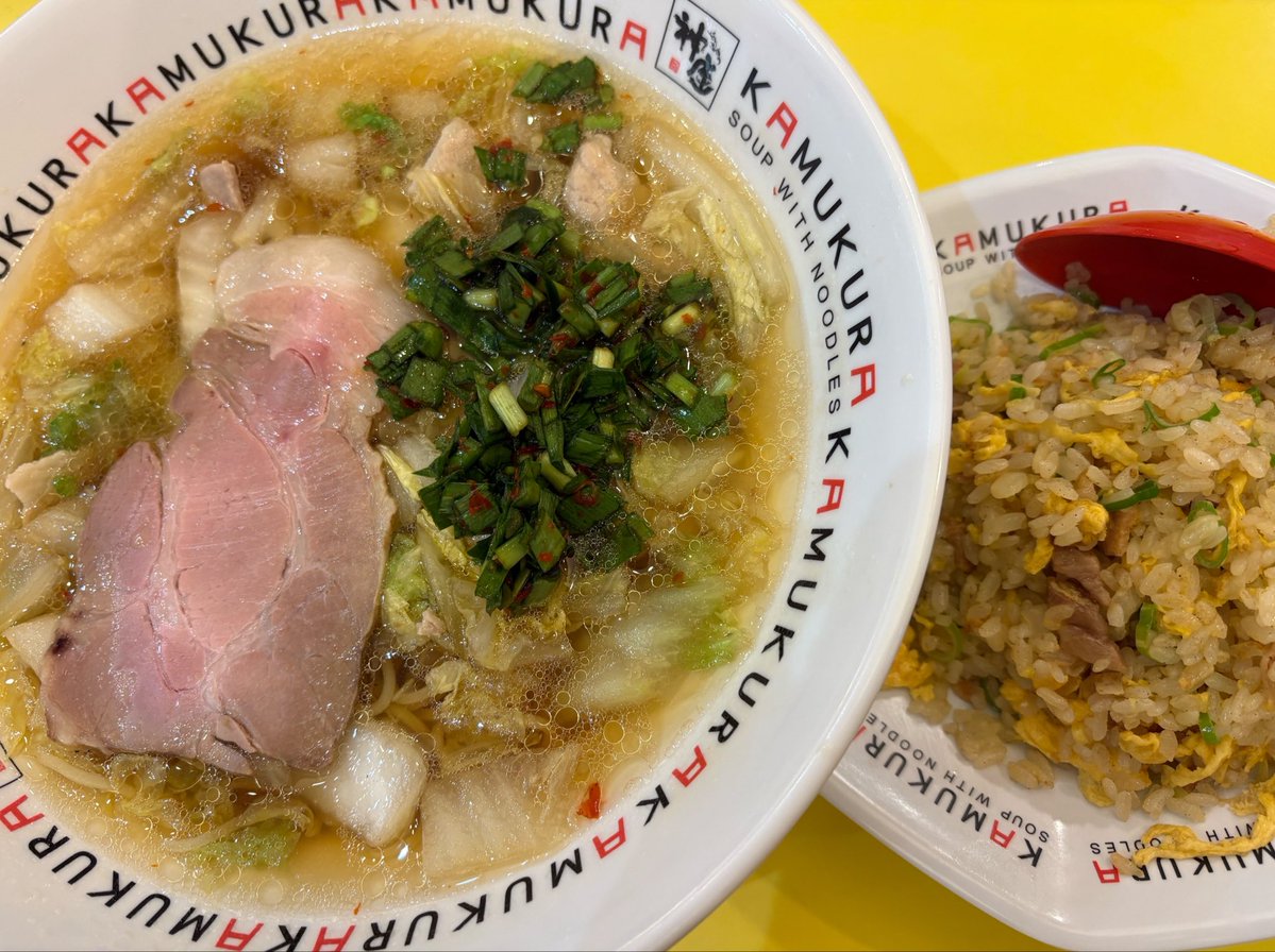 mina_37ch's tweet photo. 次男がどうしても食べたいというので神座へ
チャーハン美味しい！ https://t.co/gDuUxXaxLZ