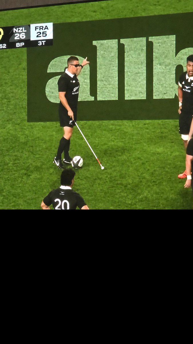 CreedXIII's tweet photo. Referee when Savea make an illegal contest #nzlfra https://t.co/mJ00YH6I6C