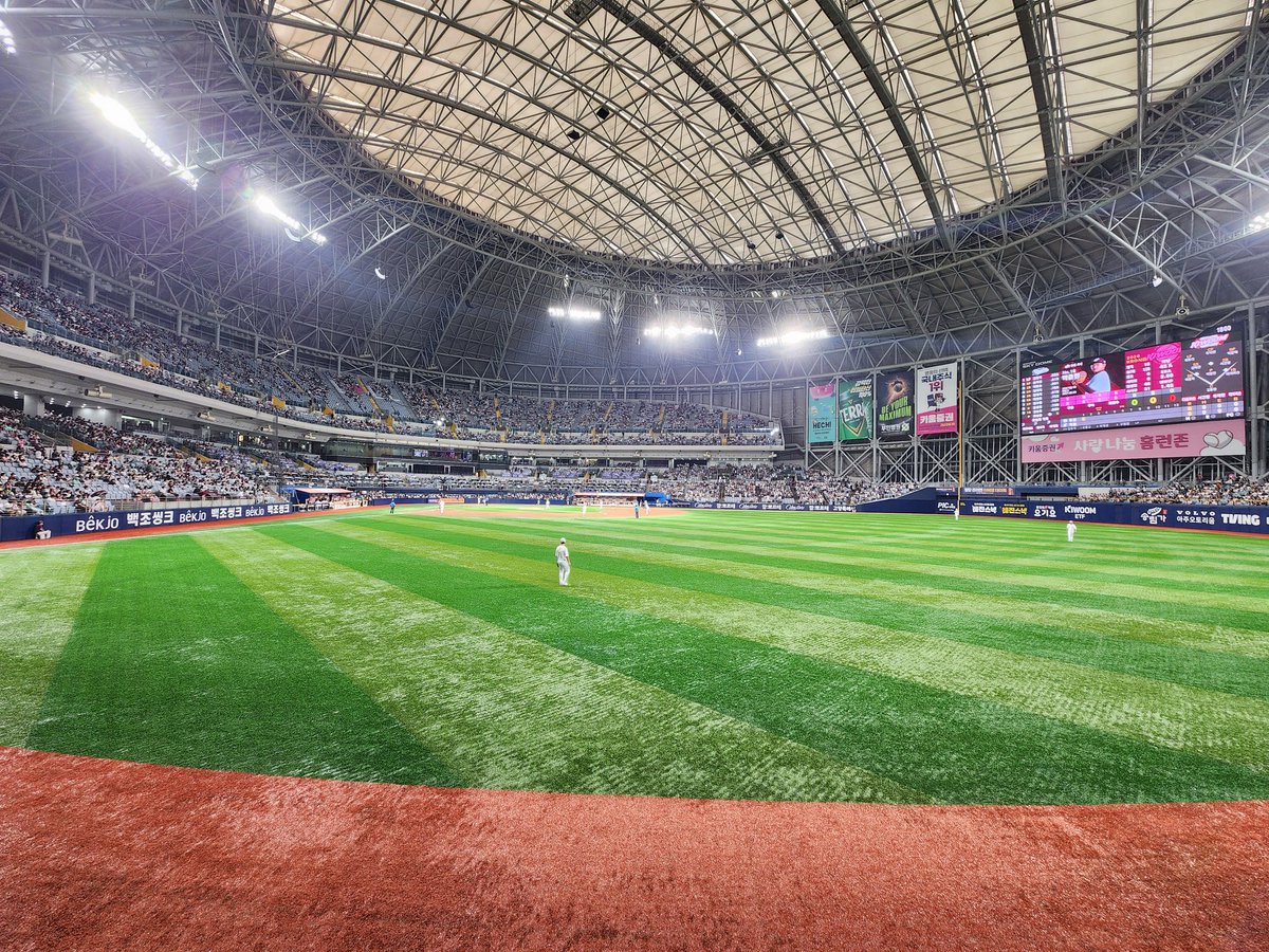 Keepon0520's tweet photo. チャムシル行ったらsold out
だったので今日もここから⚾️
#skydome #韓国プロ野球 https://t.co/jT2Zt97K8S