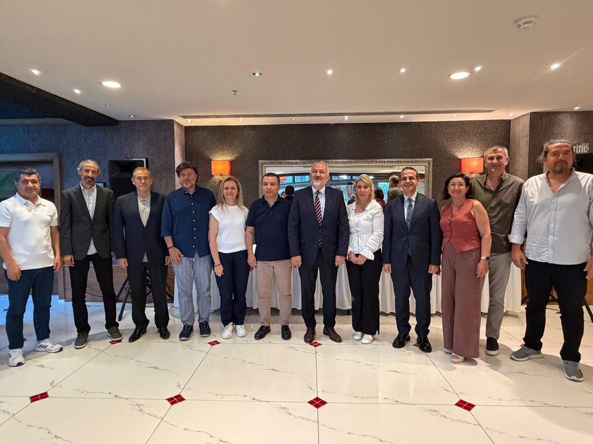 TUROFEDofficial's tweet photo. Turizmin sürdürülebilir başarısının temelinde doğru iletişim ve güçlü iş birliği yer almaktadır.

@agcantalya, EMD Antalya ve @TUYED iş birliğiyle düzenlenen Turizm Haberciliği Eğitim Programı sertifika töreninde sektör paydaşlarımız ve basın mensuplarıyla buluştuk.

@ERKAN_YAGCI https://t.co/msLTrdm0rP