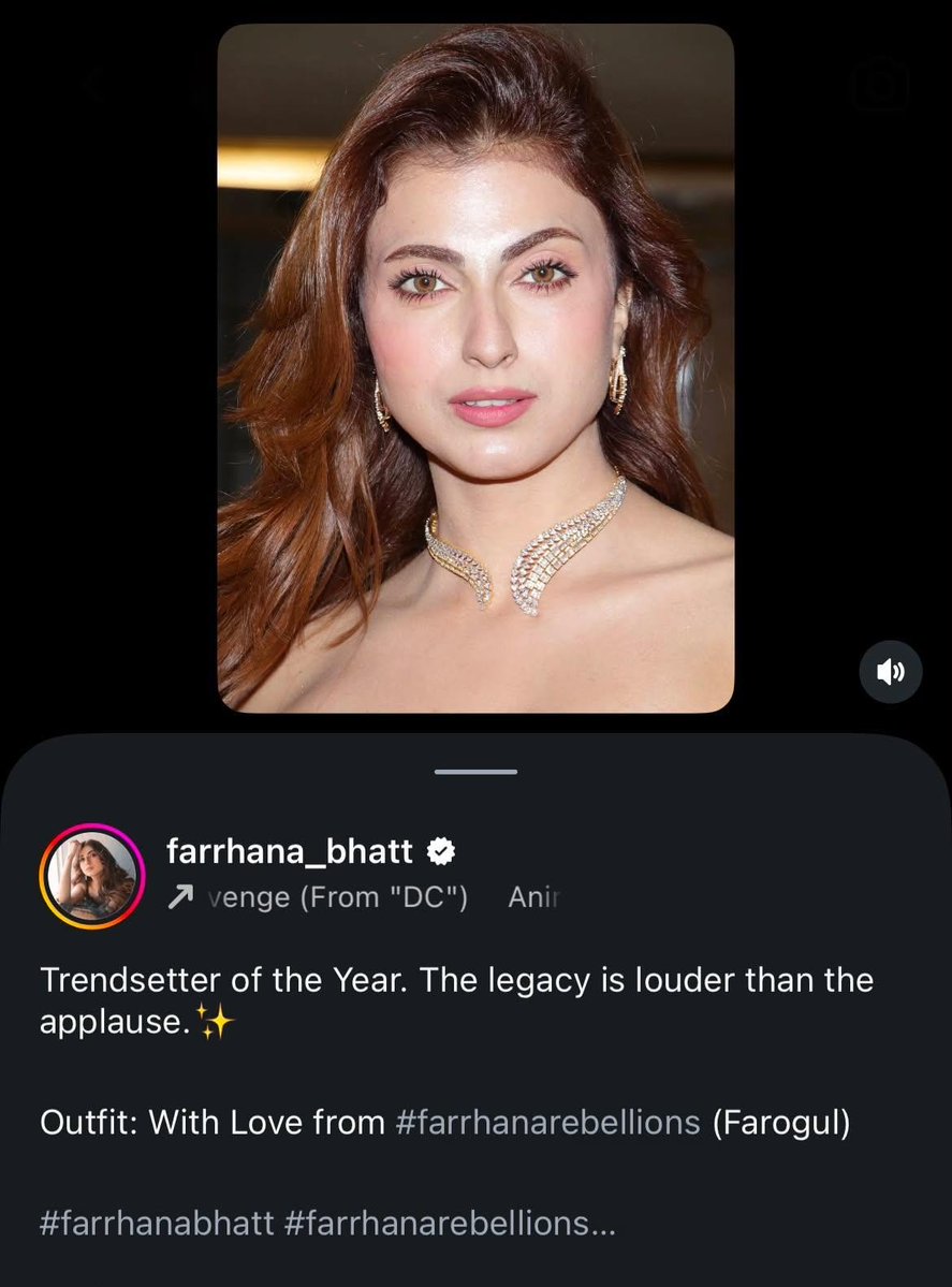 AK_74fb's tweet photo. Gifted by Farogul Rebels!!🤍
A gorgeous red dress and an even sweeter gesture by Farogul people🤌❣️
Red suits her AURA effortlessly!♥️✨
@Farrhana_bhatt 
#FarrhanaBhatt
#FarrhanaRebellions https://t.co/4LTrK9pjQP