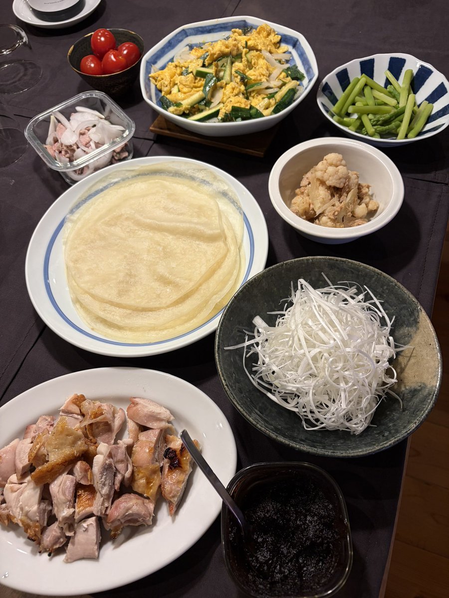 aokimi_2013's tweet photo. 昨日、63歳の誕生日でした。くにぞうが仕事だったので、家で遅くに普通のご飯。なかよく食べました。
インスタにも。 https://t.co/VWn0pbvLjg