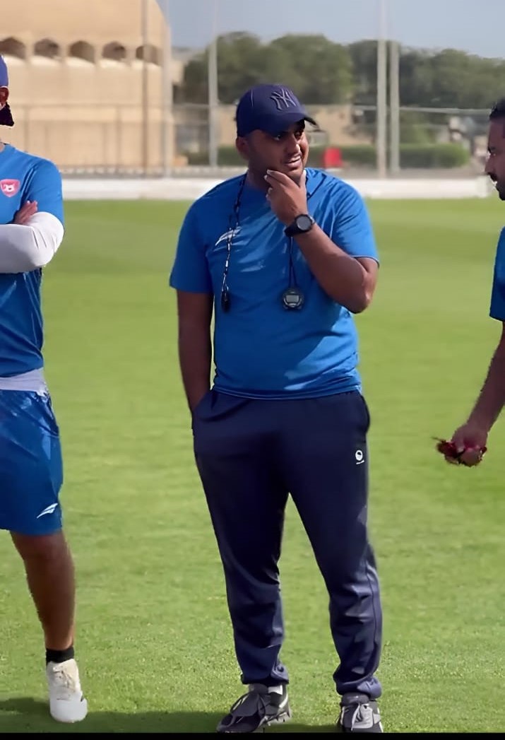 Mostafa87050647's tweet photo. 🔵⚪
"التحديات الكبرى تبدو أكثر ملائمة للمدرب الموهوب"⚽🧢

-لأنه يعرف أن الإنجازات والنجاحات تولد من الأفكار والعمل وأن التجارب الصعبة تمنح أصحاب المعرفة والموهبة فرصة لإظهار قيمتهم 
-فمن اعتاد تحقيقه وسط الإمكانيات المحدودة يصبح أكثر قدرة على صناعة الفارق عندما تتسع الخيارات https://t.co/9DjQDkcikL