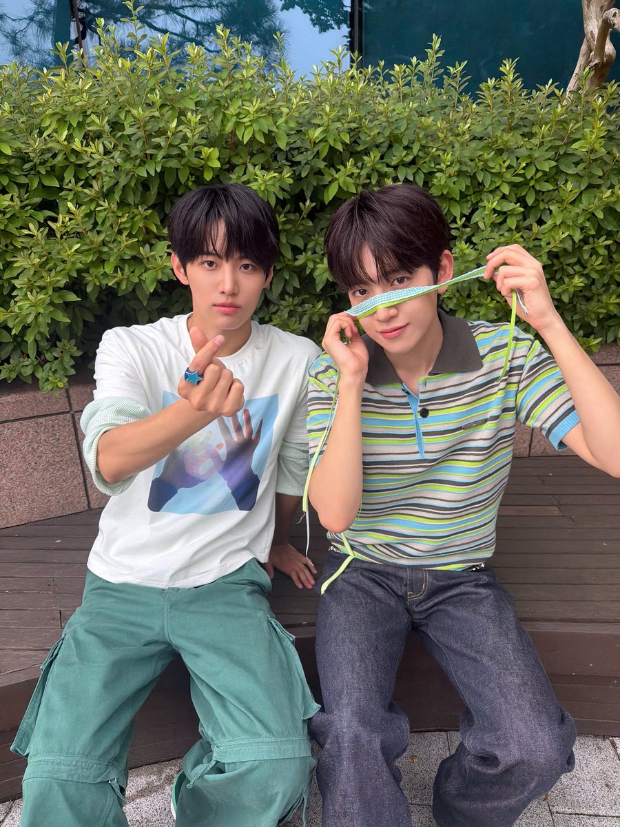050420X050817's tweet photo. 260704 공식 인스타

음중에 누가 돌아왔게 https://t.co/qo40NChyrz