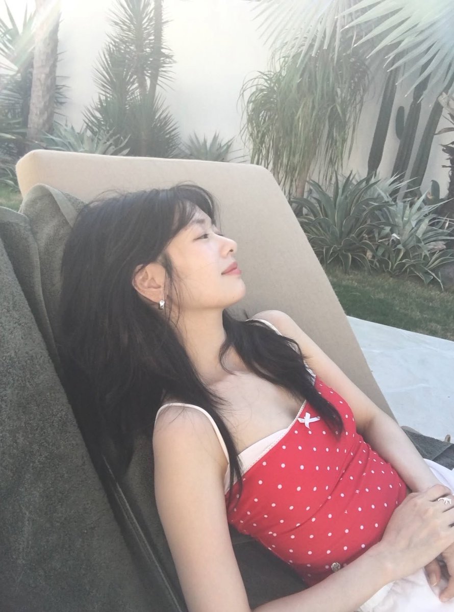 robinnc_'s tweet photo. Effortlessly the prettiest !! https://t.co/o7fRUwxc0E