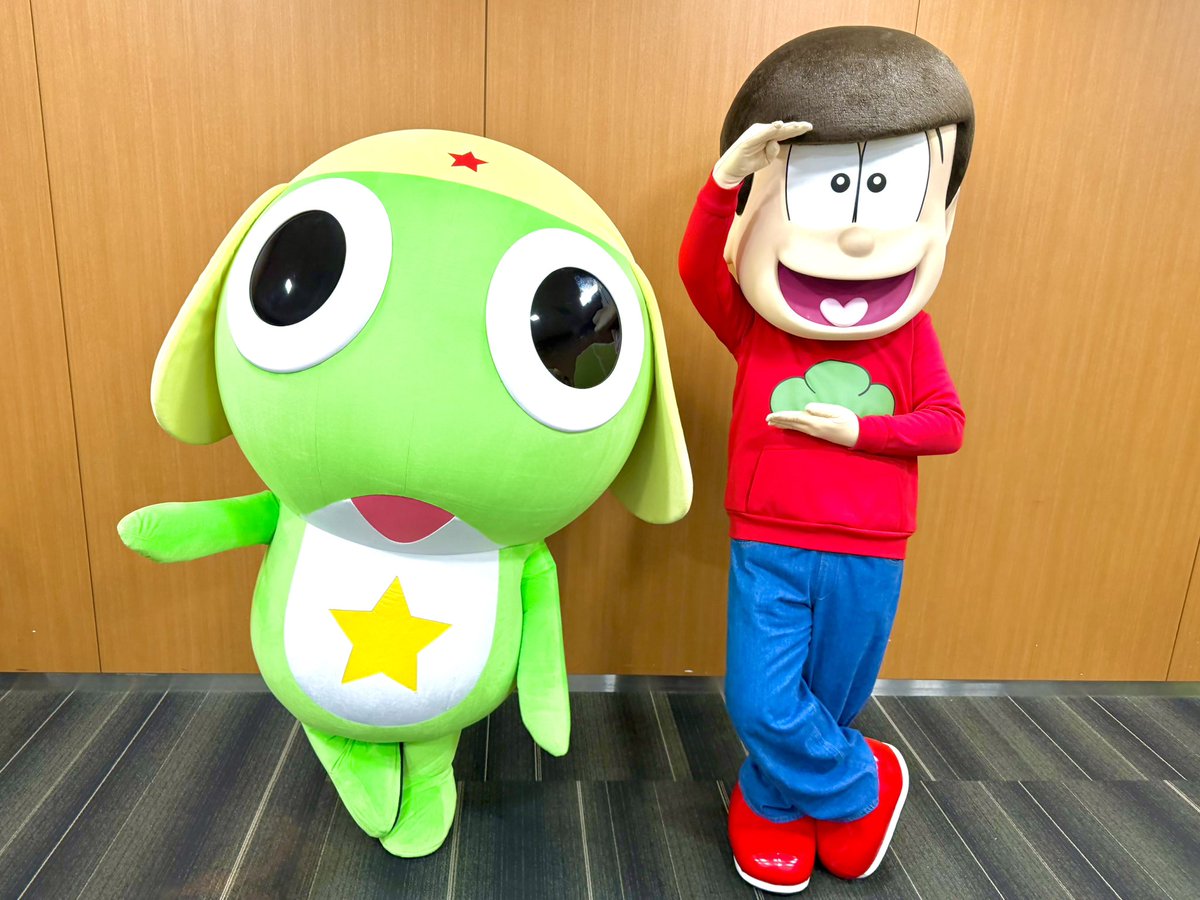 keroro_anime's tweet photo. /／
おそ松さんとシェー！
\＼

コラボさせていただいた
おそ松さんにも会えたのであります🐸

撮影中のおそ松さんの様子もチラリ👀
@osomatsu_PR 

一緒にお祝いできて
嬉しいのであります🌟

#ナナナのバースデーパーティ2026
#令和はケロロ元年

『新劇場版 #ケロロ軍曹』
大ヒット上映中📢´- https://t.co/RpoH5HAXfM