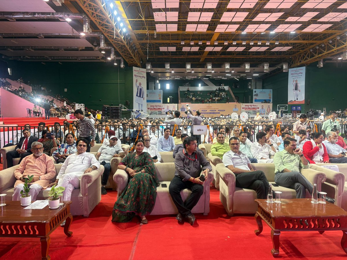 RajendrMahwaBJP's tweet photo. आज सवाई मानसिंह स्टेडियम, जयपुर में विश्व के सर्वाधिक लोकप्रिय नेता, देश के यशस्वी प्रधानमंत्री श्री नरेंद्र मोदी जी के करकमलों द्वारा जयपुर मेट्रो फेज-2 के शिलान्यास एवं रोजगार उत्सव कार्यक्रम में सहभागिता की।

प्रधानमंत्री मोदी जी के दूरदर्शी नेतृत��व में राजस्थान विकास, https://t.co/c8G1RHc3t1