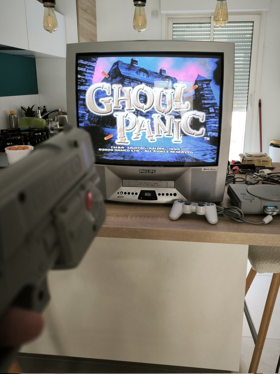 MichaelKnight69's tweet photo. Je n'ai pas spécialement la place de collectionner les écrans CRT, mais la récente acquisition de ce combiné vhs Philips de 25" me fait quelque chose quand même! https://t.co/4mXmSbOTD3