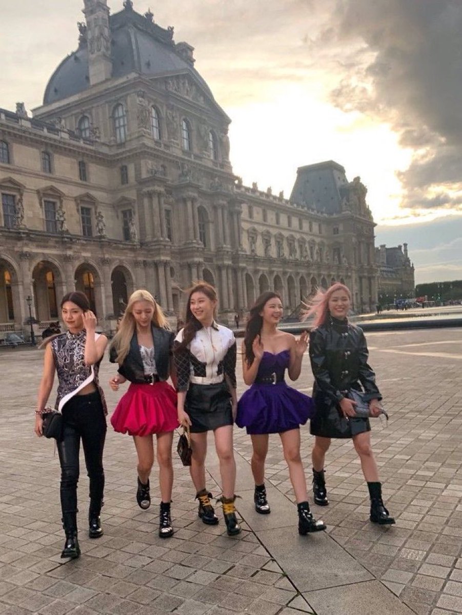 chaercvlt's tweet photo. they were so happy to look a mess https://t.co/mDHTM184ik