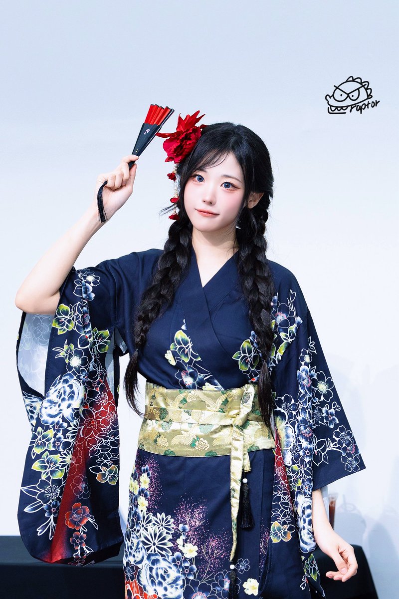 hina_raptor's tweet photo. 20260606 fansign

今夜は月が綺麗ですね
@hapycb 

#QWER #hina #히나 #냥뇽녕냥 https://t.co/9hyviMy0u3