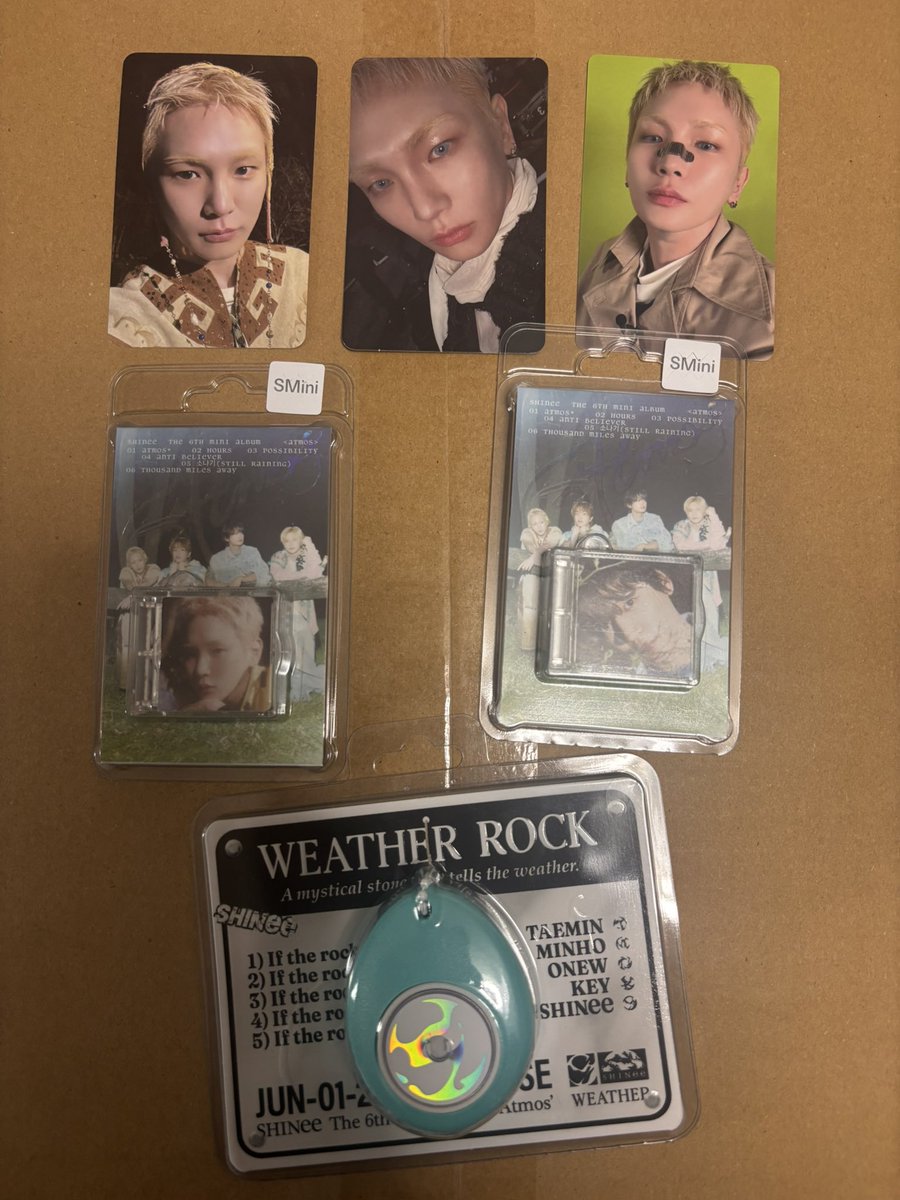 ABasket1204's tweet photo. SHINee atomos 交換

譲▷写真のもの
・prismic Atomos Ver. キーくん
・Rain Ceremony Ver. キーくん
・特典トレカ　キーくん
・Weather Rock Ver. ミノ
・SMini ミノ　キーくん

求▷同種オニュまたはテミン

※ Weather Rock Ver. ミノとSMini ミノ　キーくんは本体の交換！トレカなし

郵送希望 https://t.co/mzUuKr8j02