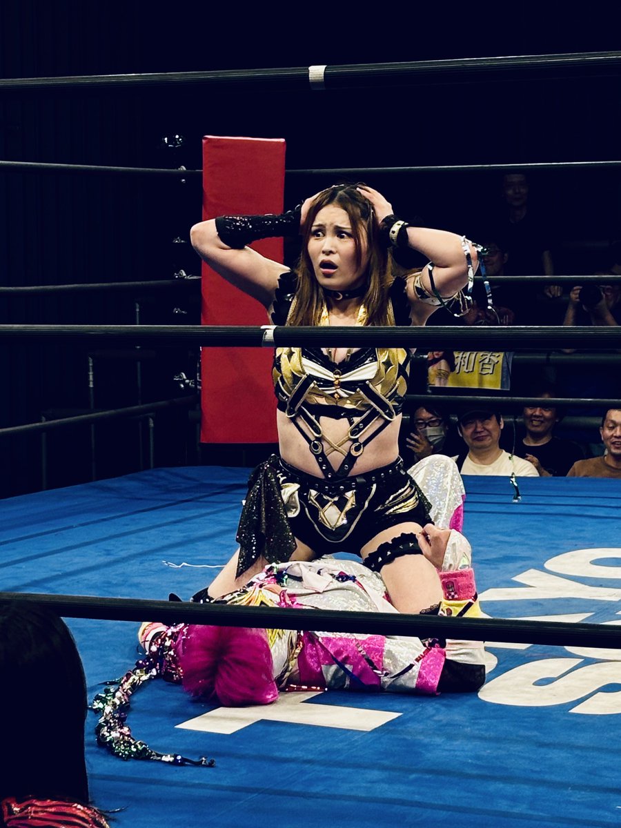 gtwr4's tweet photo. 試合に勝って困惑する和香さん
しかも、ギャラ半額
#GXW
#月山和香 https://t.co/Sct9eY4Yak
