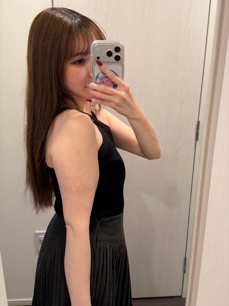 nepi_first's tweet photo. 私も155cm43kgなのに
こんなに二の腕太かった🥹wwww

しかも1回脂肪吸引してるwwww

2��目の脂肪吸引したらここまで細くなったヨ❣️ https://t.co/RtfhBAtYNq