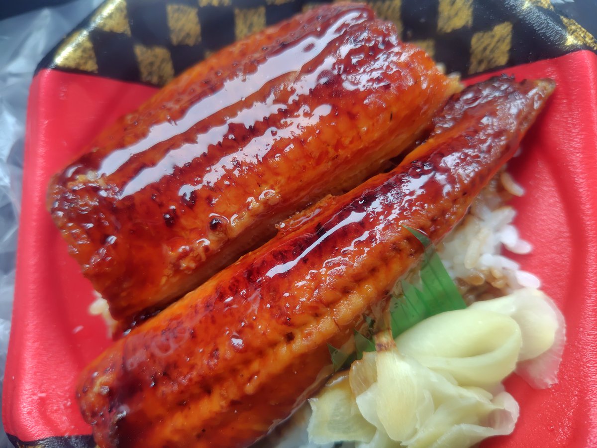 BN2_05170517's tweet photo. #SENDO #鰻 #うな重
まだお値引前だったので今回は中国産うなぎ重¥537込です🐱充分旨いです🐱 https://t.co/A4zWXuEGSk